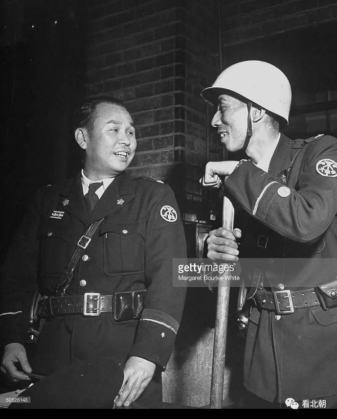 一股浓浓伪军范儿,还有一个女特务,1952年的日本警视厅旧影