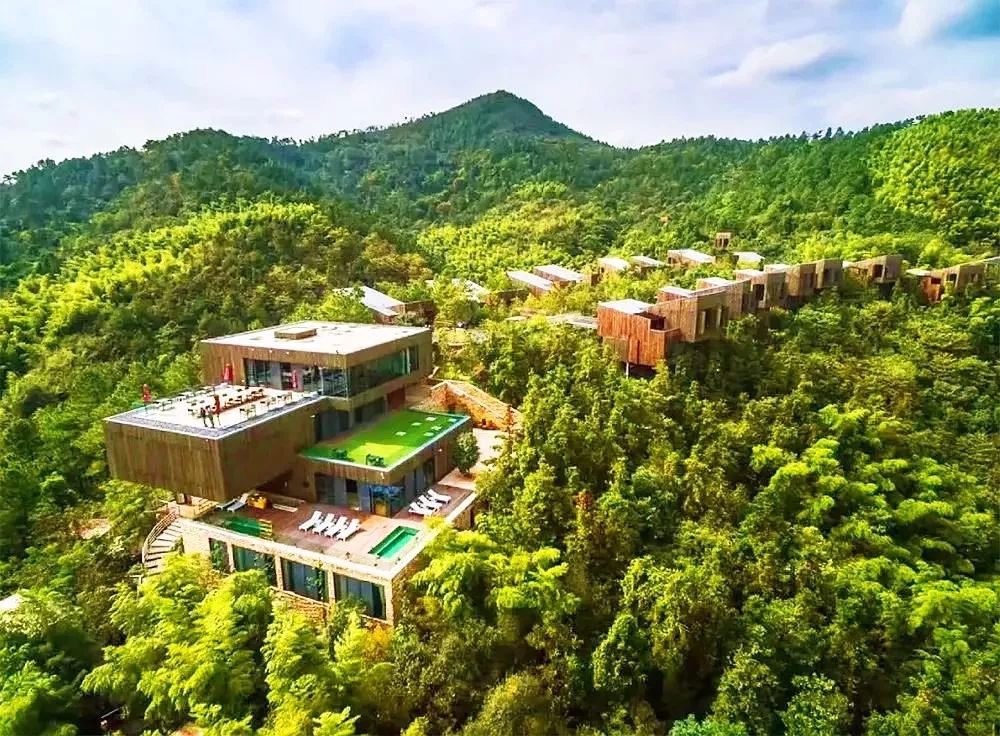 坐拥2500亩森野, 云顶温泉,树屋别墅, 躺看山峦与冬雪!
