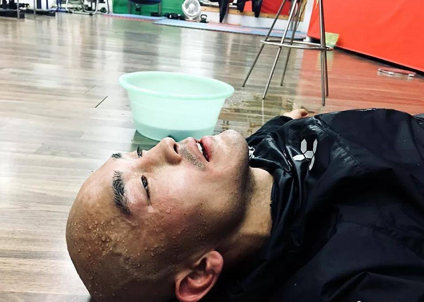 原创难怪能征服武僧一龙!最美武林宝贝晒侧脸照,网友:想给你做发型