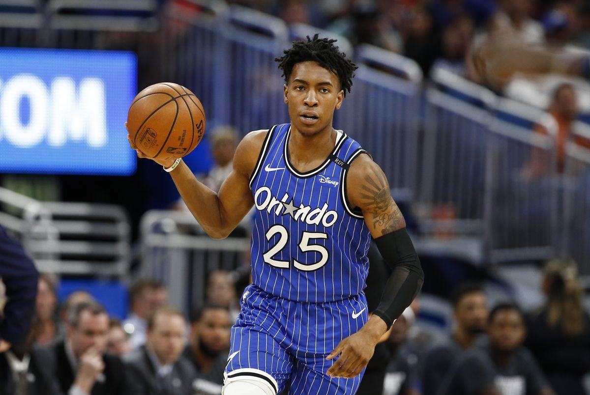 原创这得多狠多大劲儿啊!被队友一肘子干开眼角 止血都止不住了