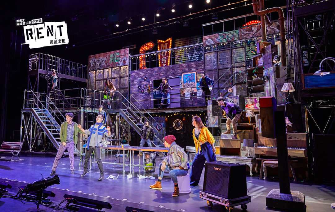 12月1日,由聚橙,聚橙音乐剧出品及制作的国内首个官方中文版《rent》