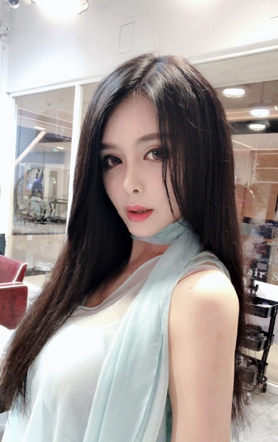 她曾是斗鱼一姐,整容加绯闻,如今混的不如小主播!_张琪格