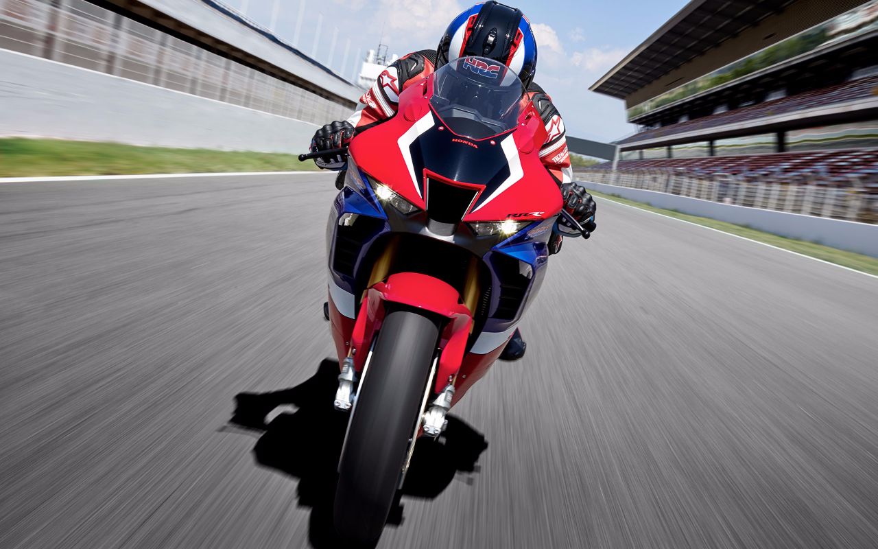火刃再临四缸999cc217马力全新本田cbr1000rrrfireblade