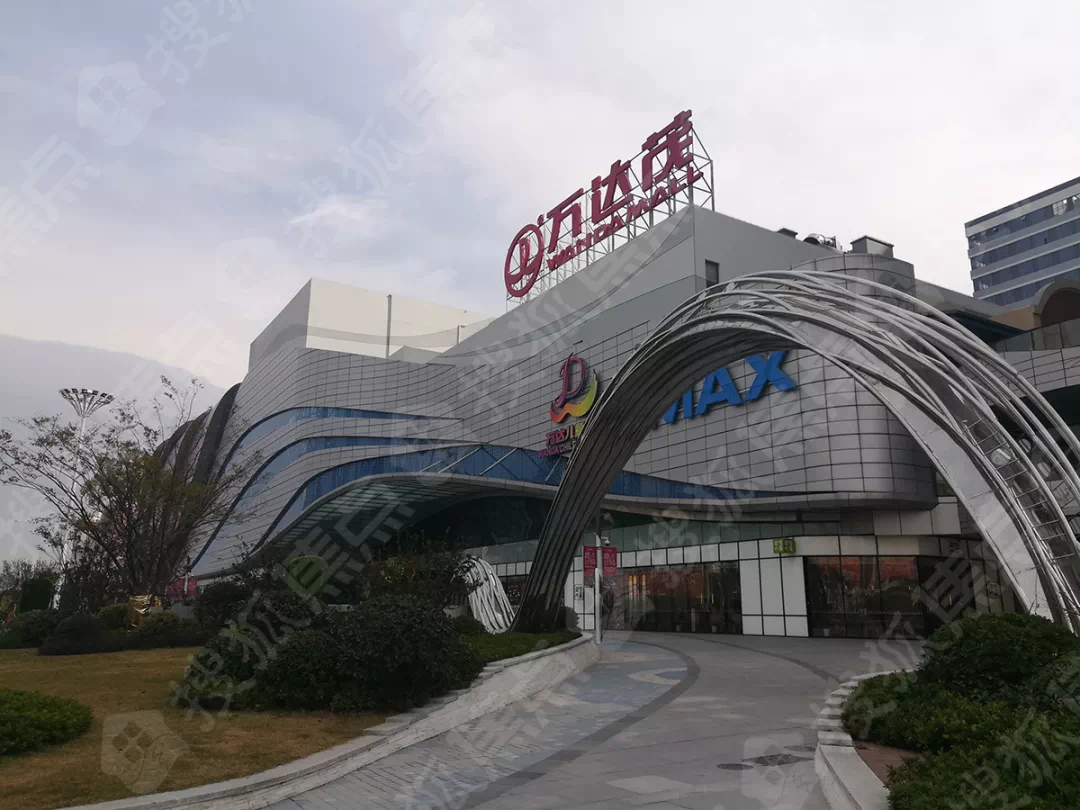 青浦万达茂实景图2公里左右的范围内,还有北极星广场,吾悦广场,怀盛