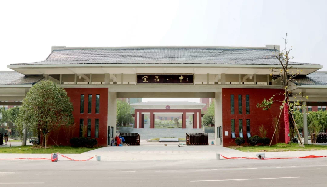 宜昌一中新校区正在进行最后的建设.