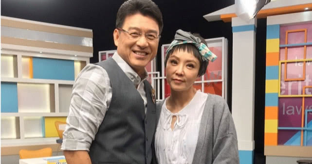 原创高以翔猝死后女星上节目谈孩子满月时丈夫猝死,倒地前喊:我好晕