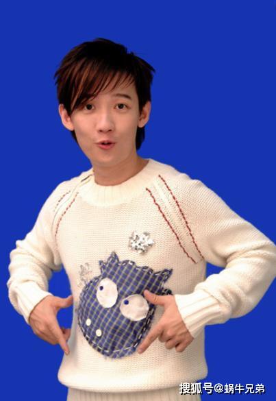 是火遍了大江南北,比如像《对面的女孩看过来》《浪花一朵朵》等歌曲