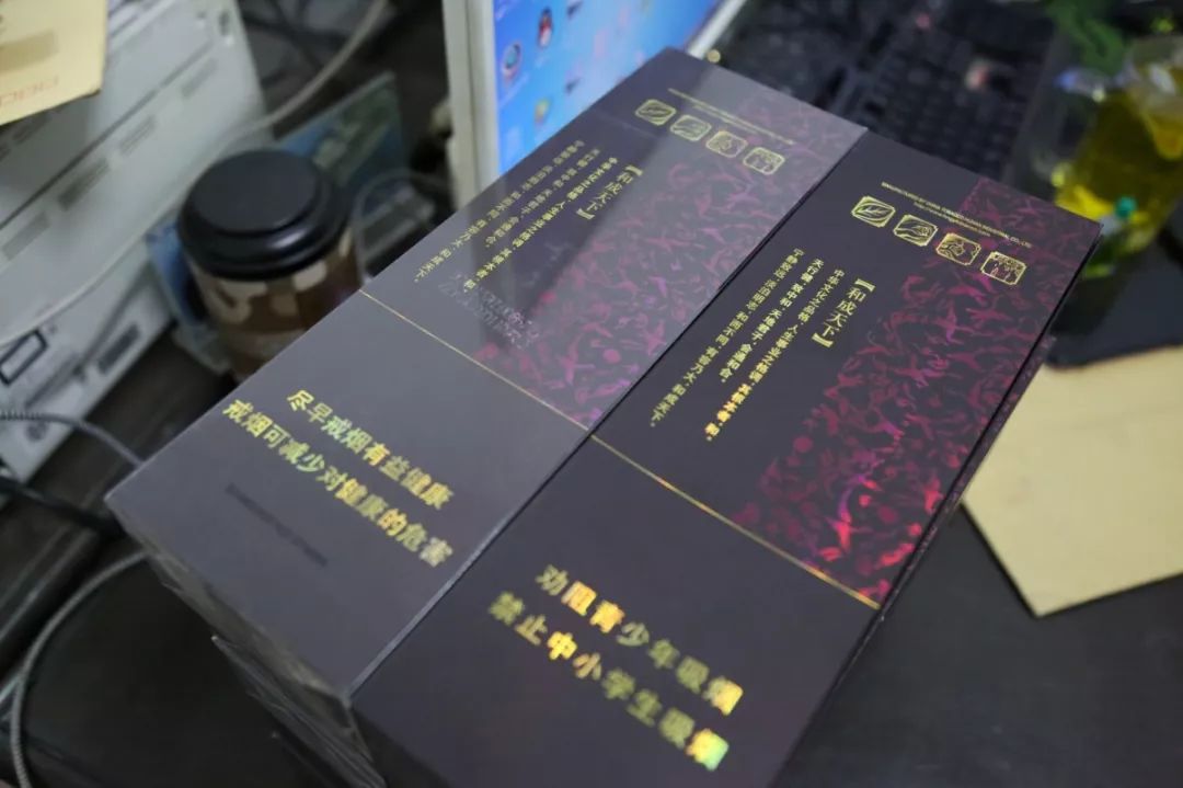 条和天下香烟,后发现这10条和天下烟均是"披着"和天下香烟外壳的雄狮