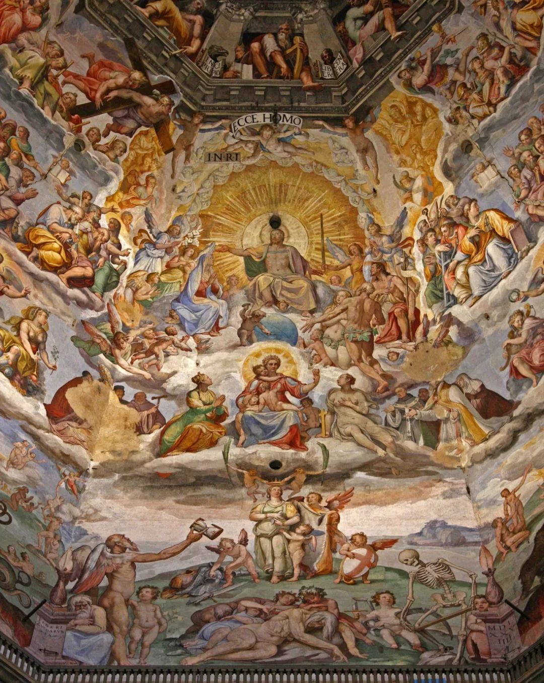 绘制的巨幅天顶画《末日审判》,当3600平方米的巨幅壁画呈现在眼前时