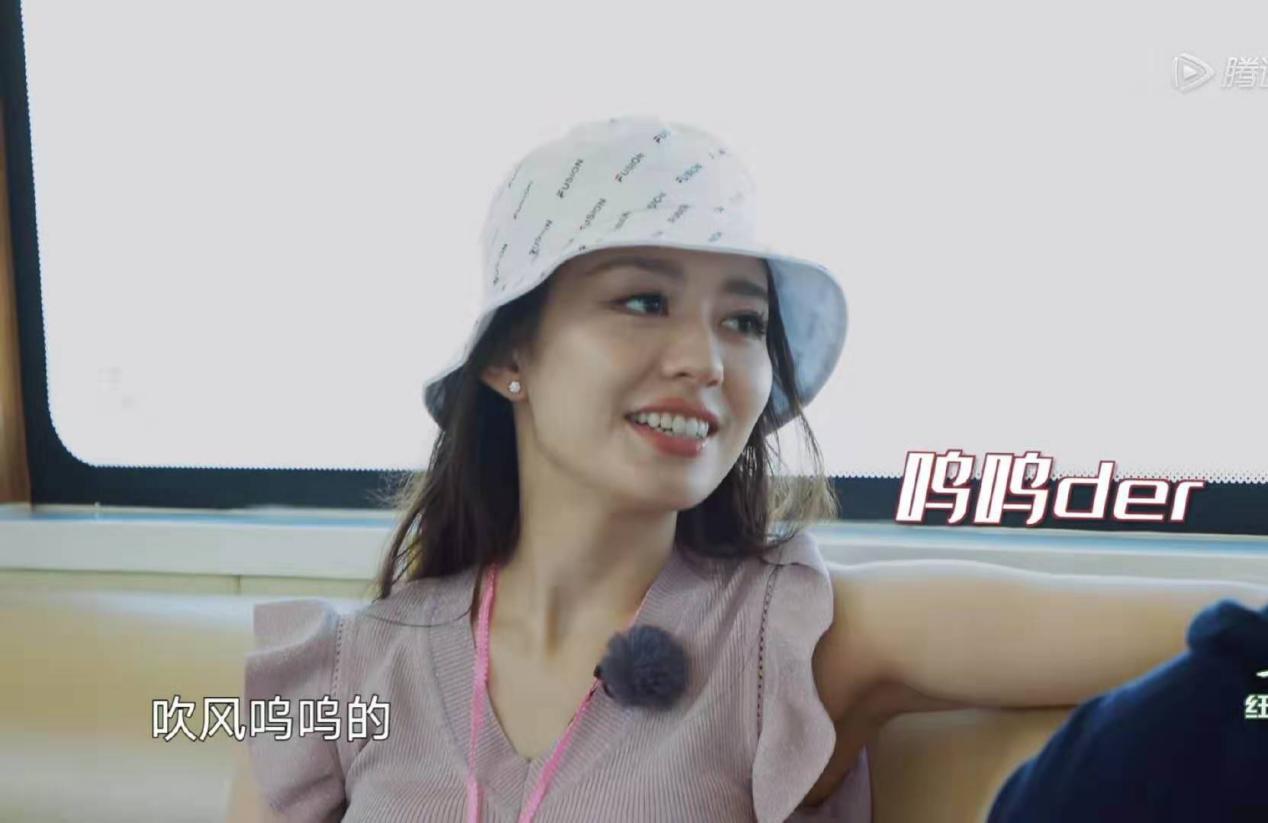 吉娜18岁旧照撞脸郎朗!网友:果然有夫妻相