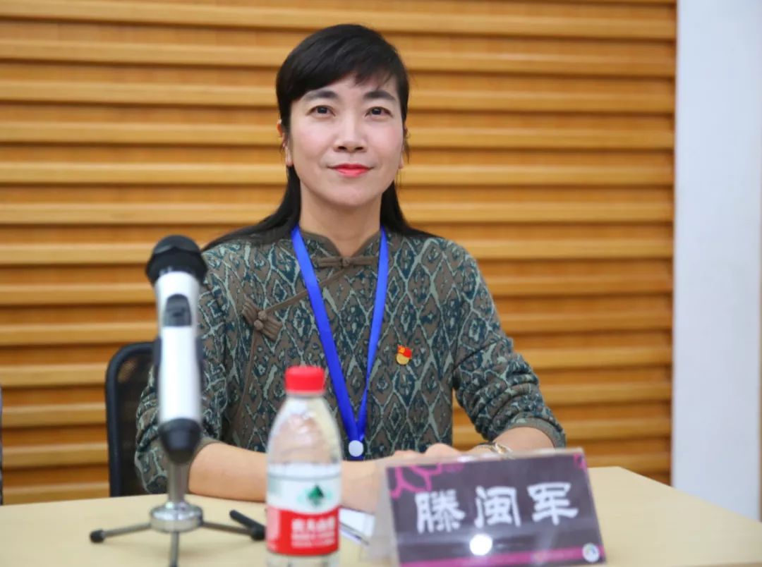 正高级教师,浙江省特级教师,金华市宾虹小学书记,校长滕闽军对来宾致