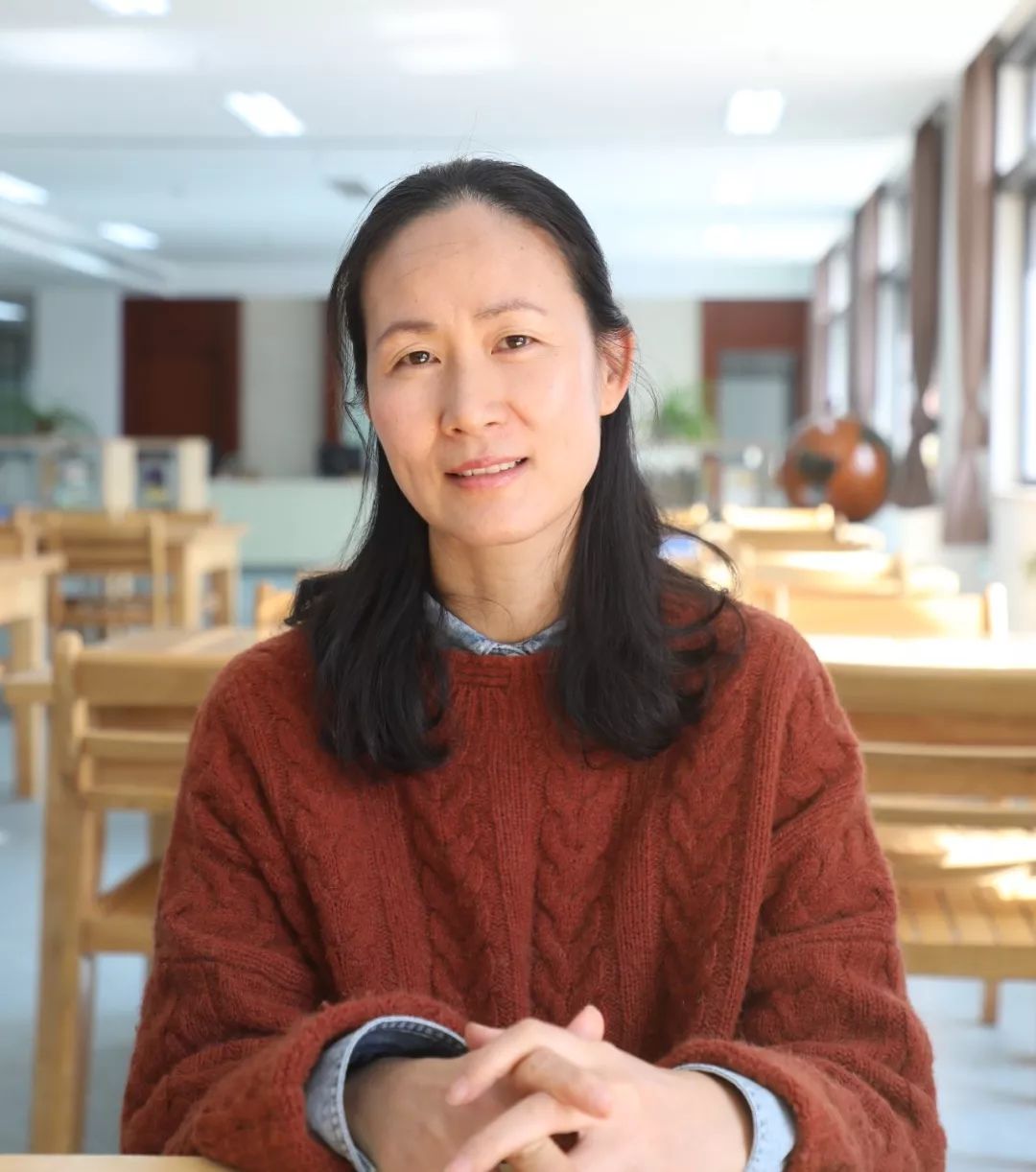 偶遇慈中女老师,朴素清雅,淡远虚静……_李晓燕