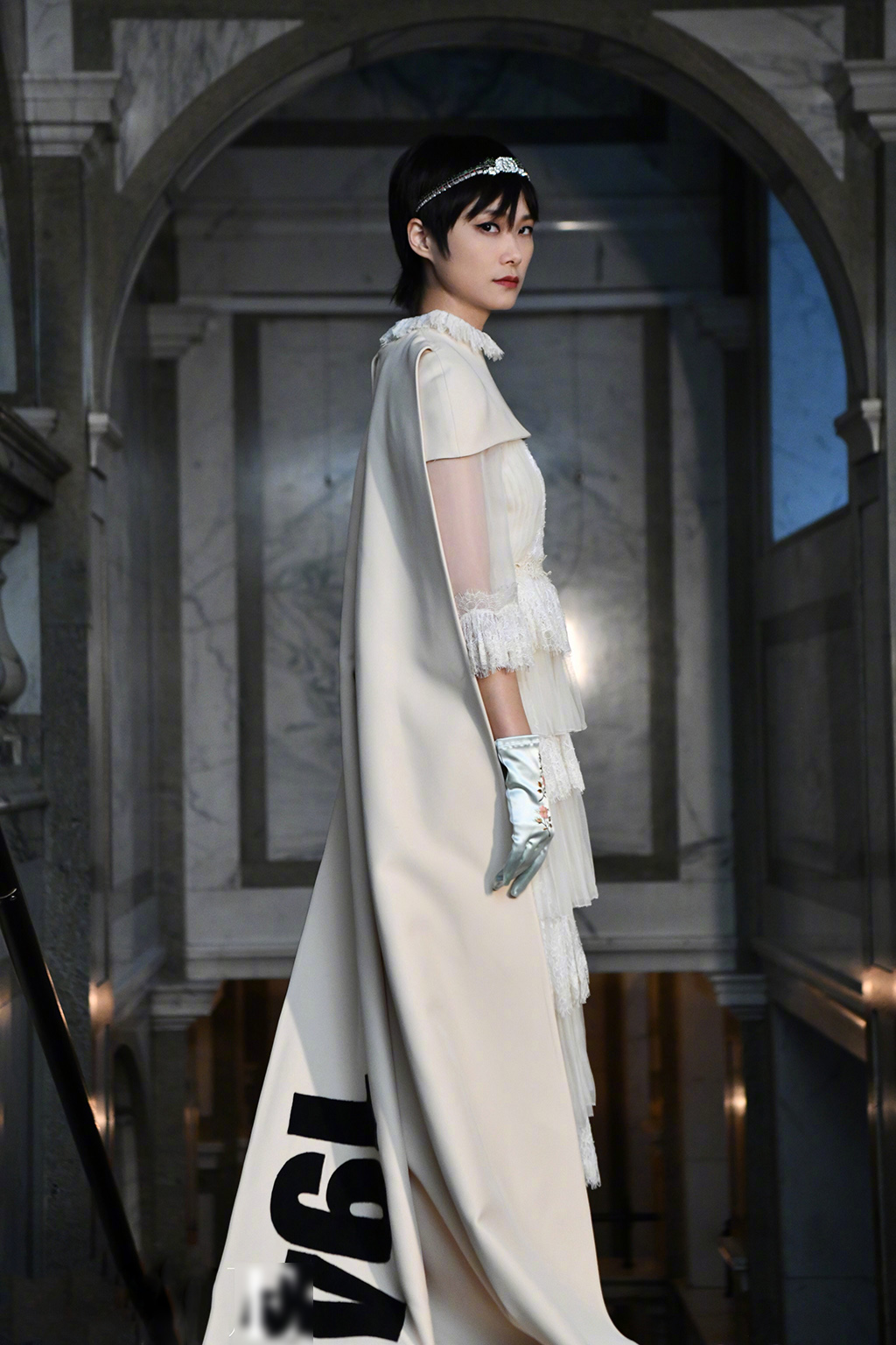 原创李宇春首次亮相英国时装大奖,一身高贵的公主造型惊艳全场!