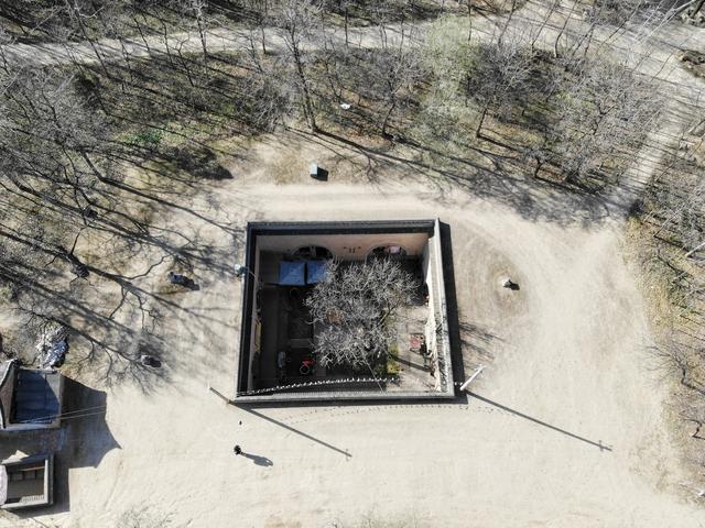 陕西隐逸村落藏在地下4000多千年,挖坑把房子建在地下,冬暖夏凉