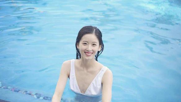原创知名导演微博怒怼奶茶妹章泽天你算什么成功人士
