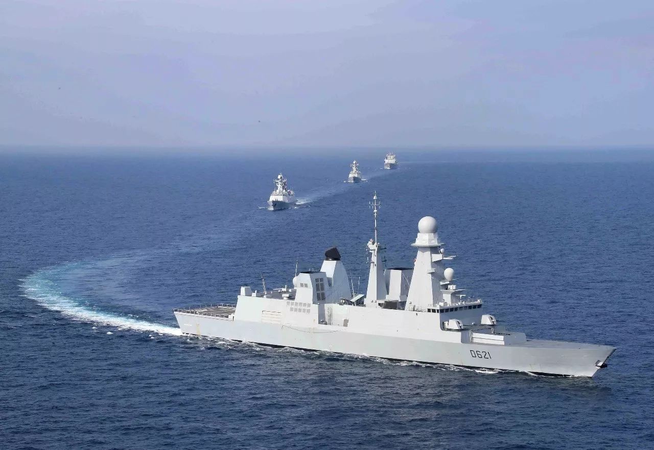 采用一体化桅杆的法国海军保罗骑士号驱逐舰