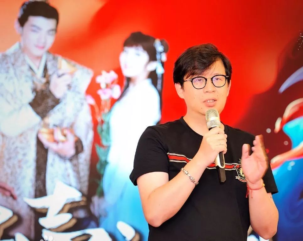 这种天马行空的创新想法离不开编剧,编剧王倦老师也是刷了一波话题榜