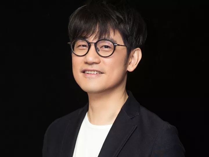 魏如萱是陈建骐第一个全制作的歌手,陈建骐也不断地在她的声音中找到