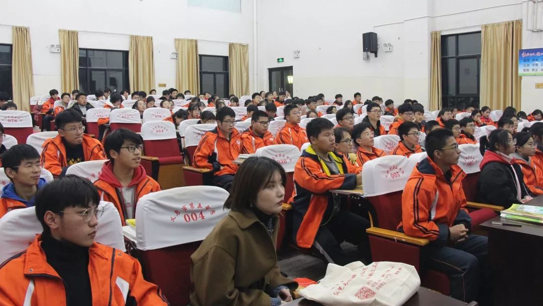 谋定而后动义乌五中举办高二学生传媒类职业生涯规划讲座