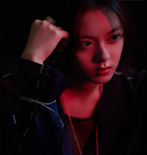 谁说赵今麦一直是"乖乖生"?罕见浓妆照曝光:秒变酒家女