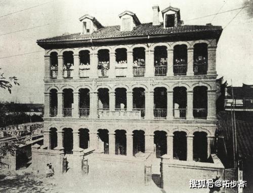 但是曹振声也没有让这块校园空着,在他的联络下,到了1920年,中法政府