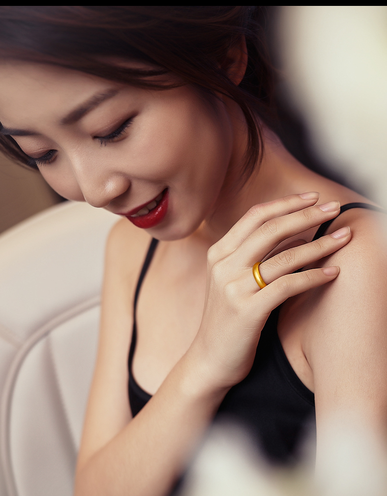 千旗黄金当圣洁婚纱恋上耀眼金饰将会擦出怎样的火花