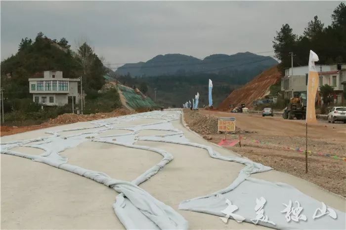 不忘初心牢记使命独山县交通运输局全力以赴推进玉水公路建设切实解决