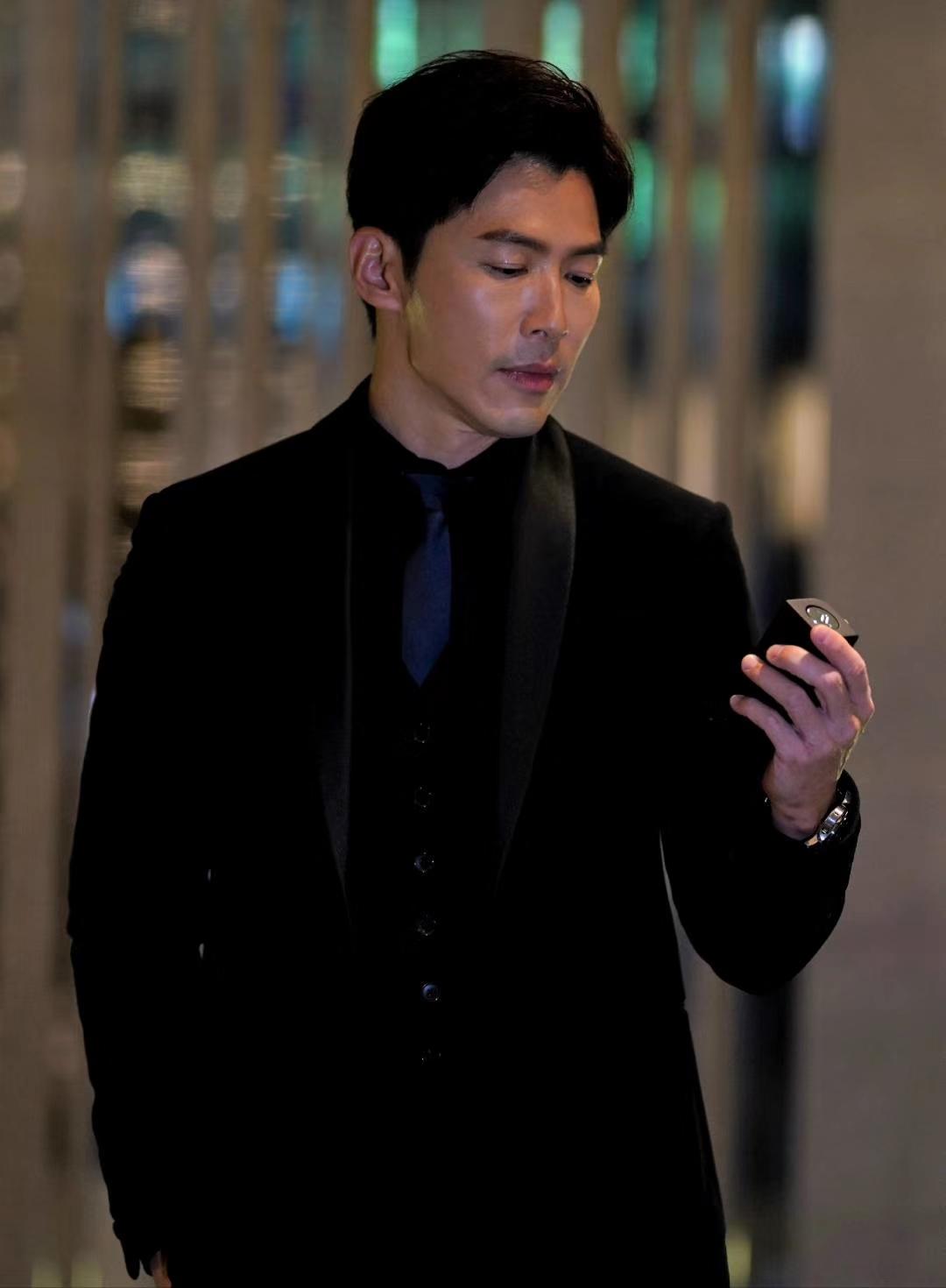 黄少祺代言香水偷心者被赞冻龄男神