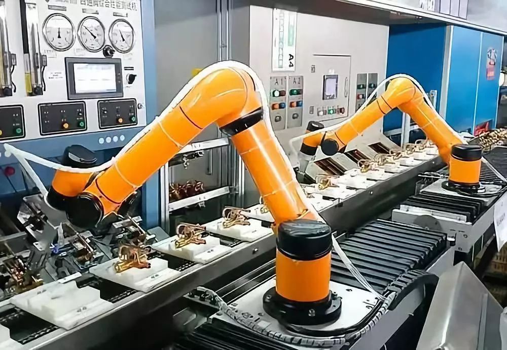 4,中国工业机器人国产化率不断提升