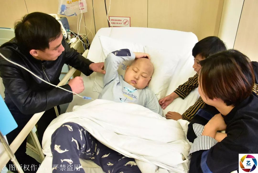 原创88岁老人探望重病曾外孙,走丢了被寻回时,还在念叨孩子的名字