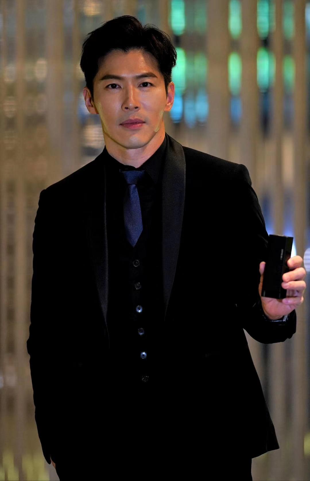 黄少祺代言香水"偷心者"被赞"冻龄男神"