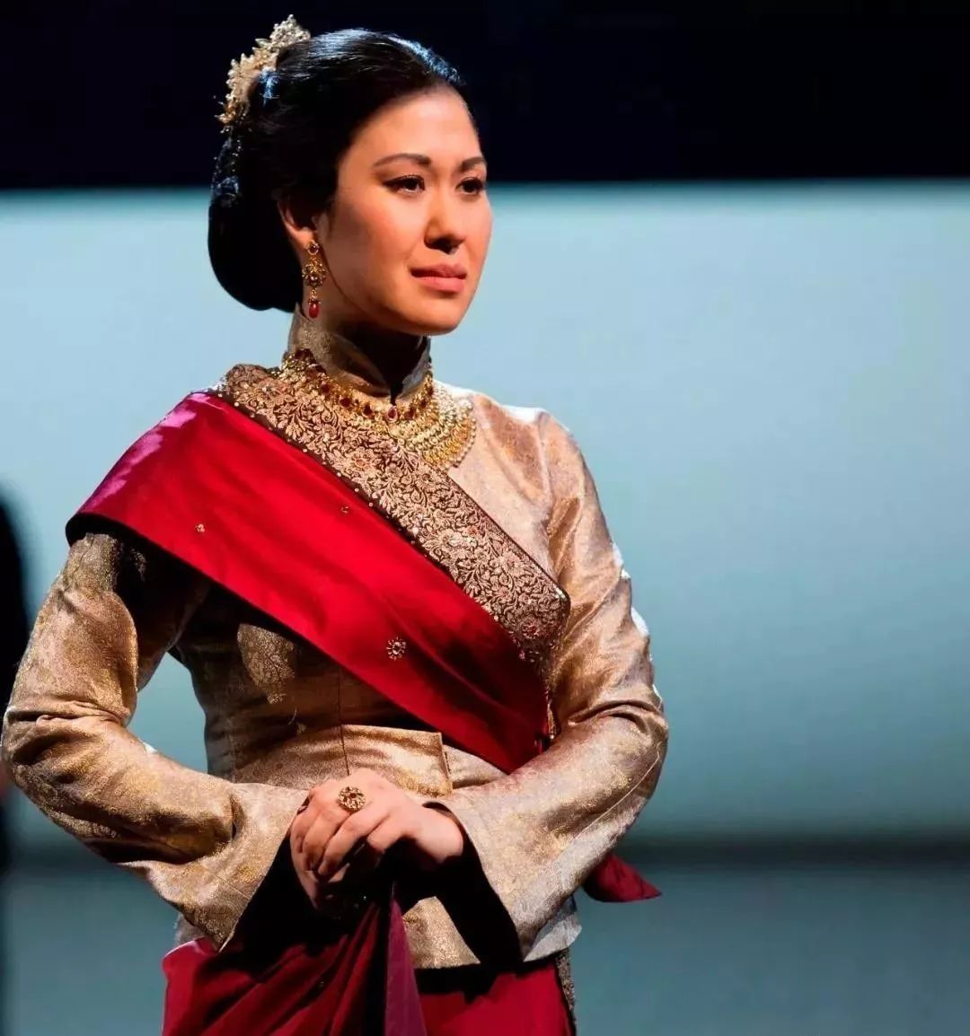 女王",凭借此剧获得托尼奖最佳音乐剧女主角的女星凯莉·奥海拉(kelli