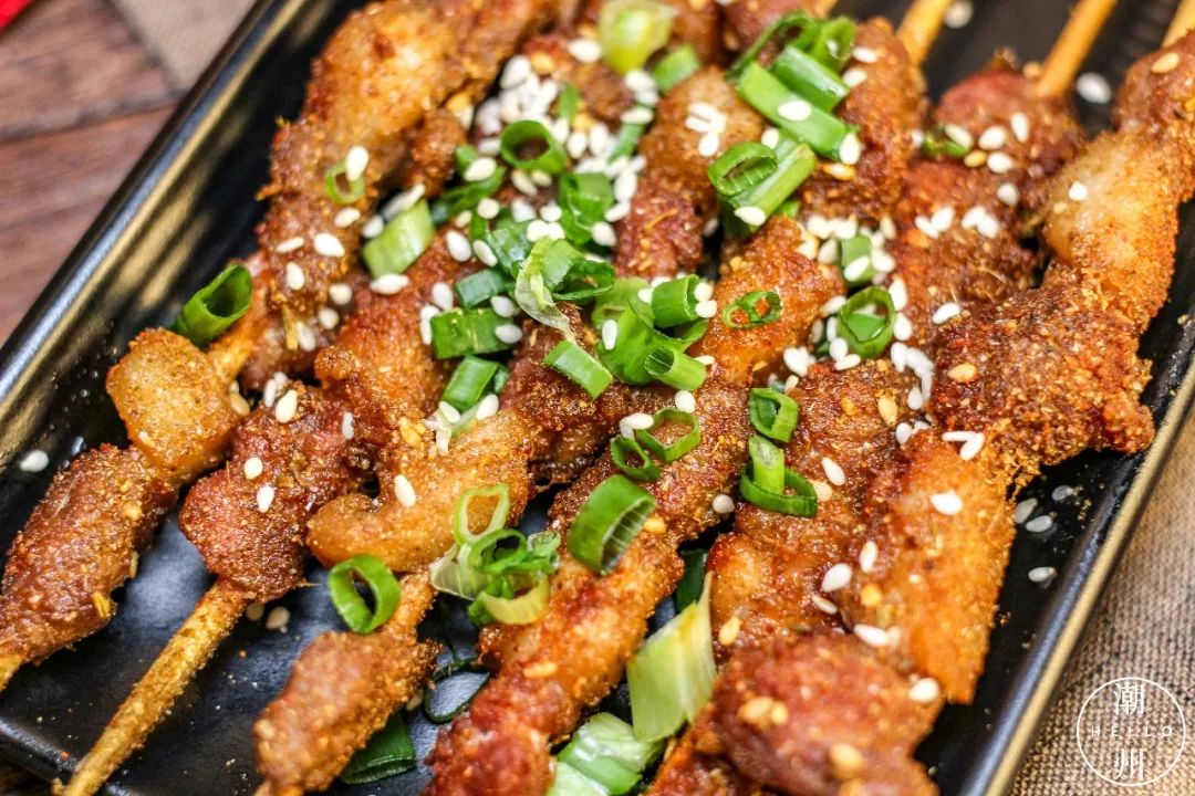 听说这家店靠腿走红进门都是大长腿