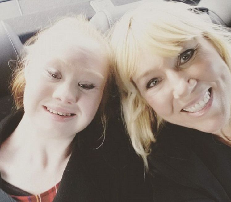 这个家庭更多的爱和包容,madeline的父亲知道女儿患有唐氏综合症后,无