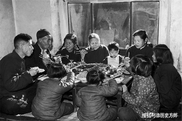 原創老照片裡新中國人民過春節的情景,小時候過年的味道