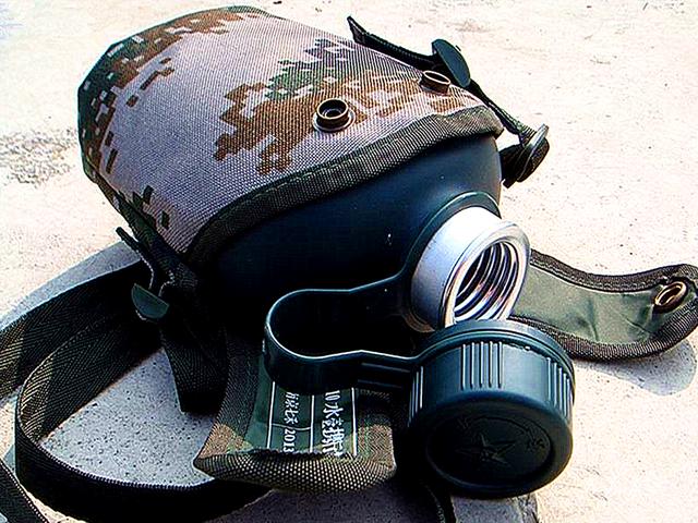 看似简单却暗含高科技,很多当过兵的都估计不知道:  中国10式军用水壶