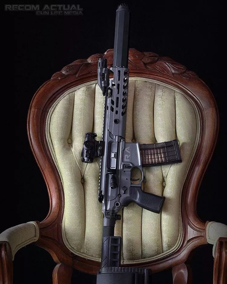 极致美图无论怎么拍人枪合一的感觉才叫完美