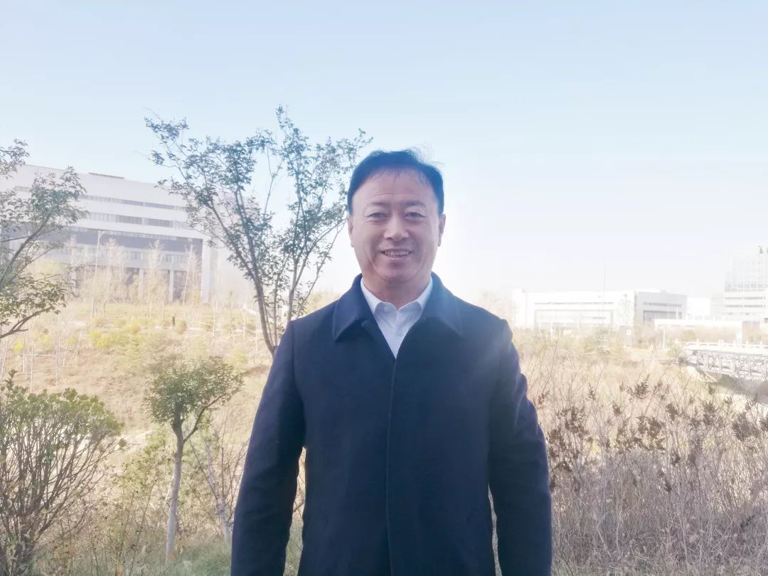 于宏伟阿荣旗第一中学校长"我们有着得天独厚的地理位置和自然资源,而