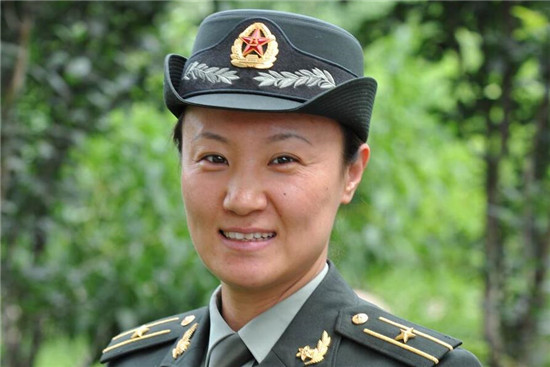 她15岁被特招入伍,为训练人工流产,5次一等功直接晋升少校
