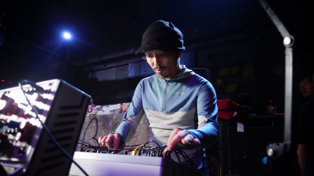 田鹏觉得音乐是一种解码方式而人需要想想自己的逻辑是不是假的