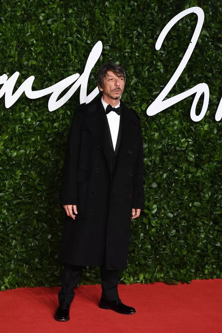 英国时尚大奖如约而至bottegaveneta设计总监daniellee一骑绝尘