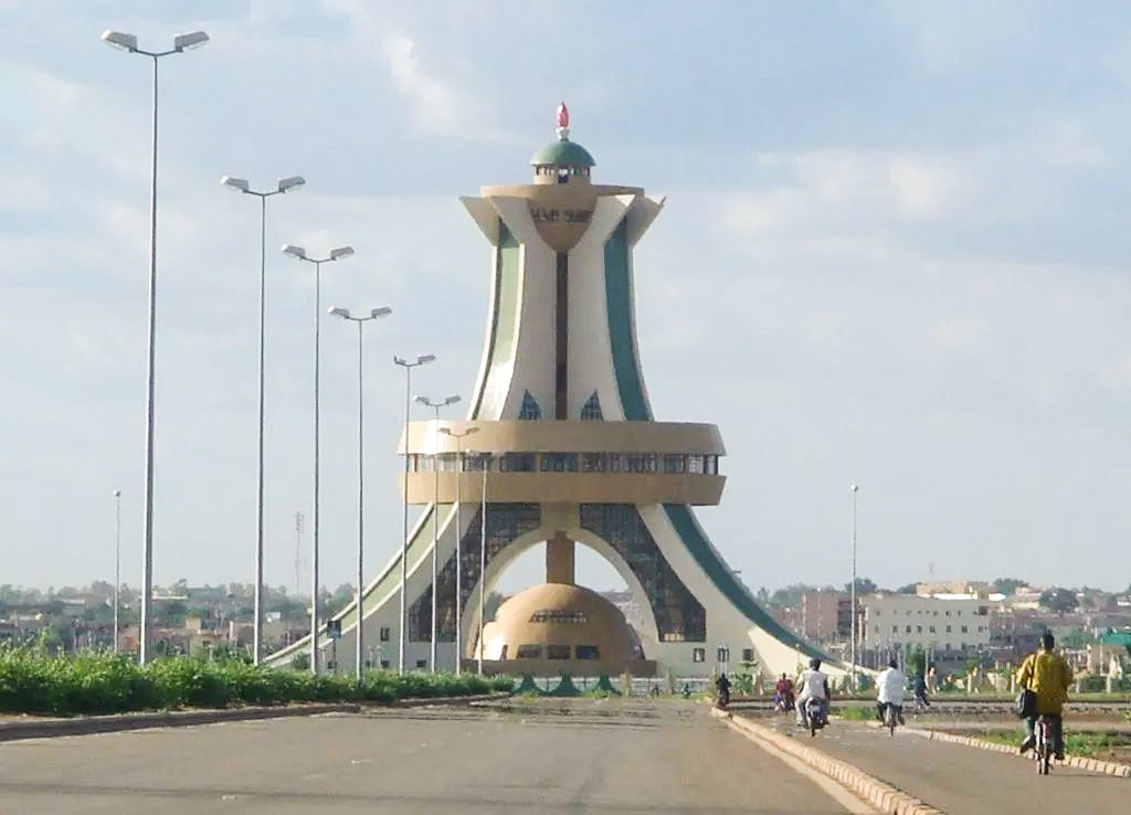 纳法索与中国恢复建交以来,中国将给这个国家带来更多的机遇,地区经济