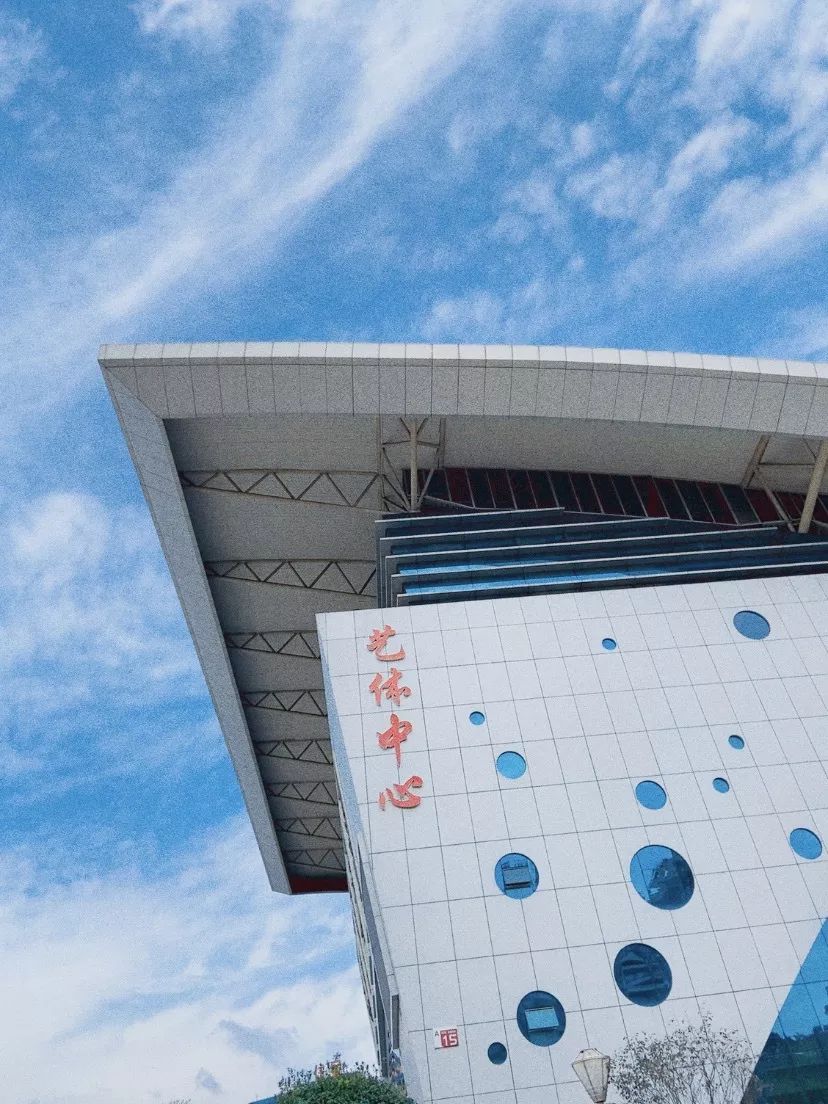 「1号门」「1号门」初至川传,只觉校门大气美观