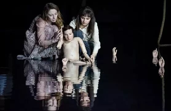 舞台剧《美狄亚》剧照.