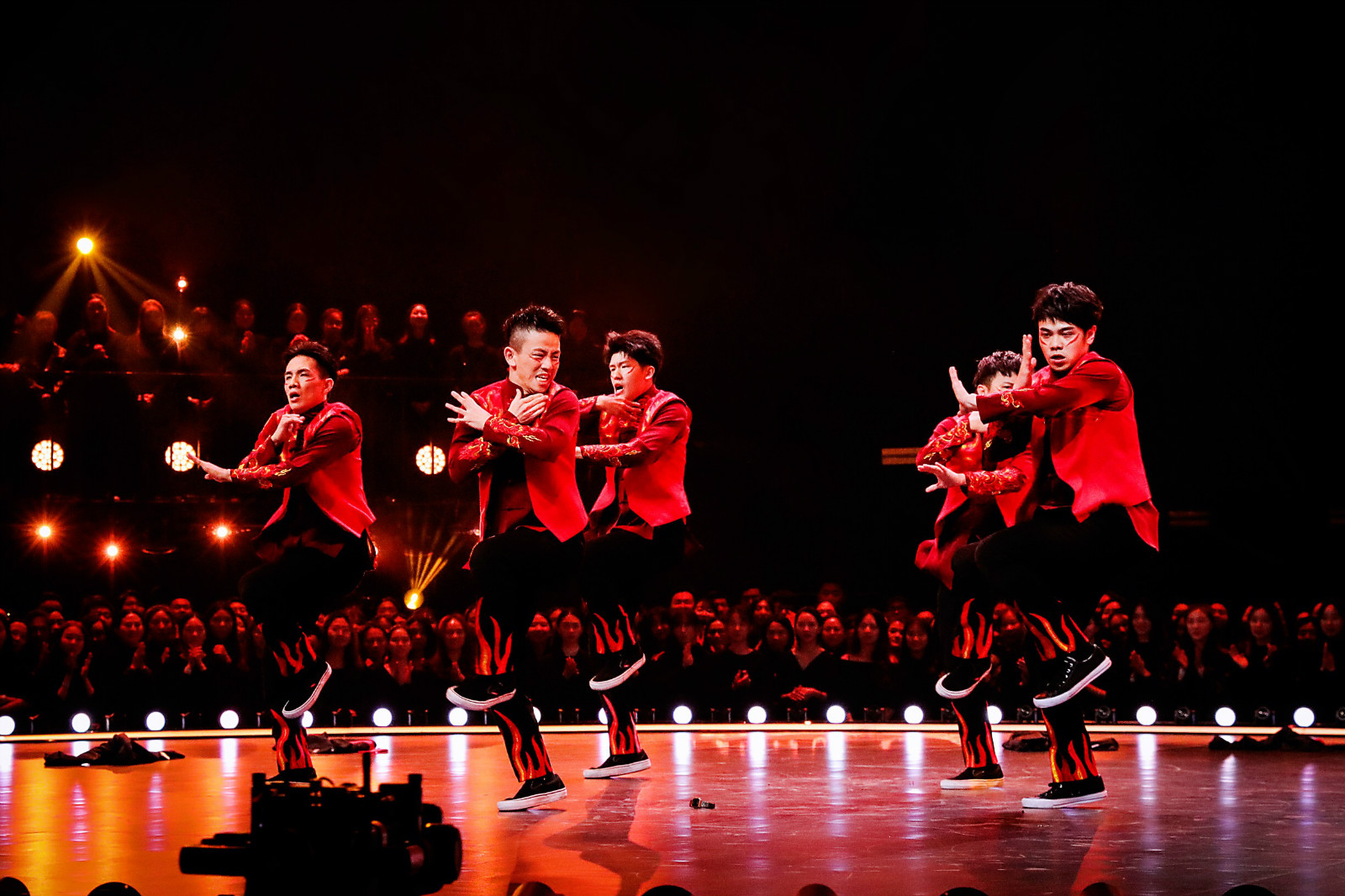 《舞蹈风暴》街舞碰撞神话人物哪吒 hizam用身体还原风火轮