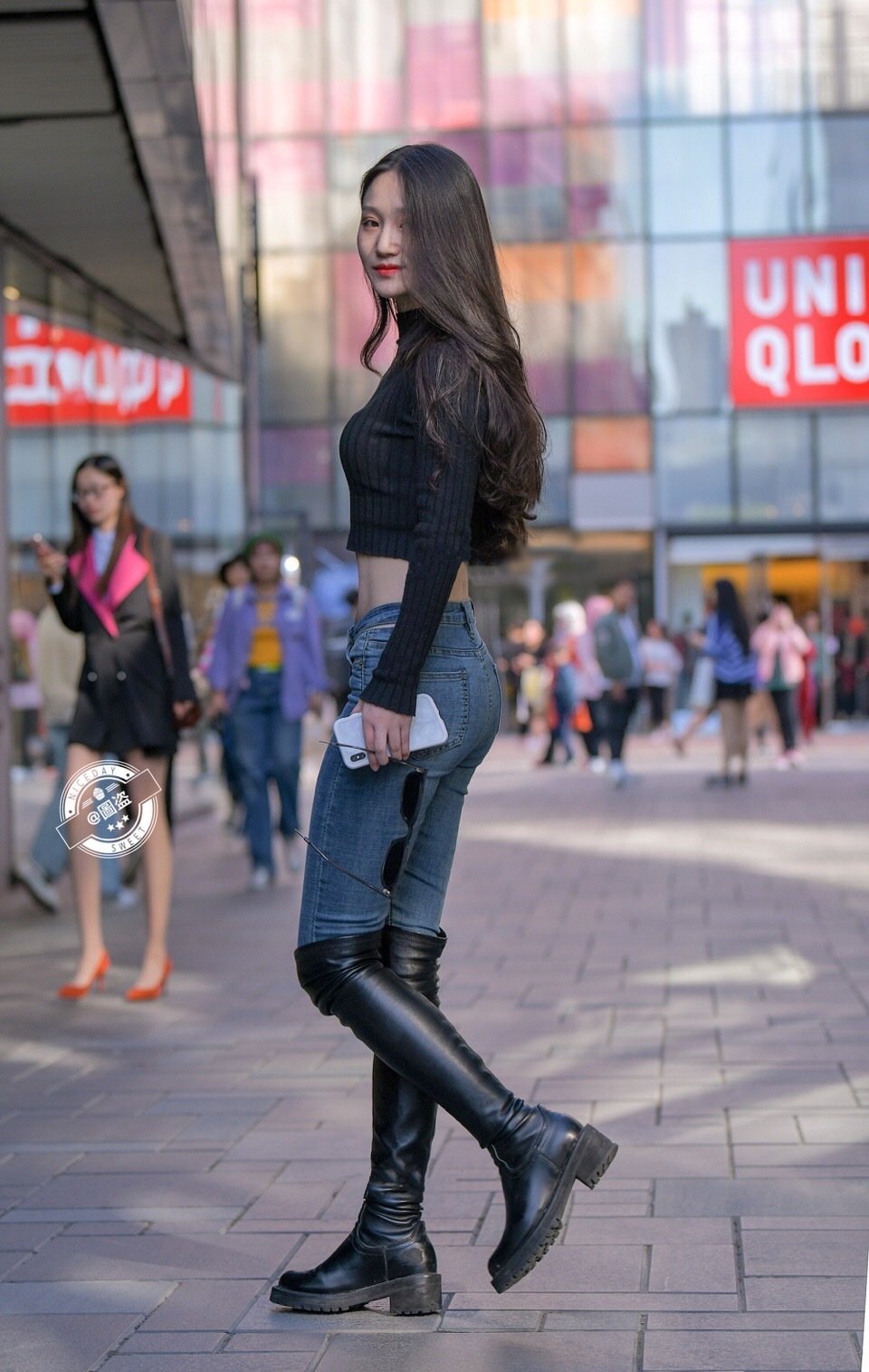 过膝靴腿细才穿得进去!小姐姐这装扮撩你没商量