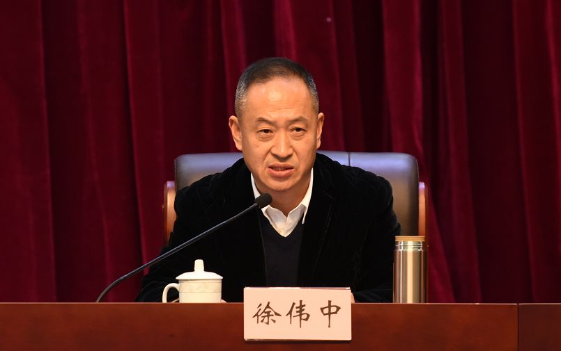 刘中华,章寿禹,郑建华,刘金红,徐清雨等县四套班子领导参加会议.