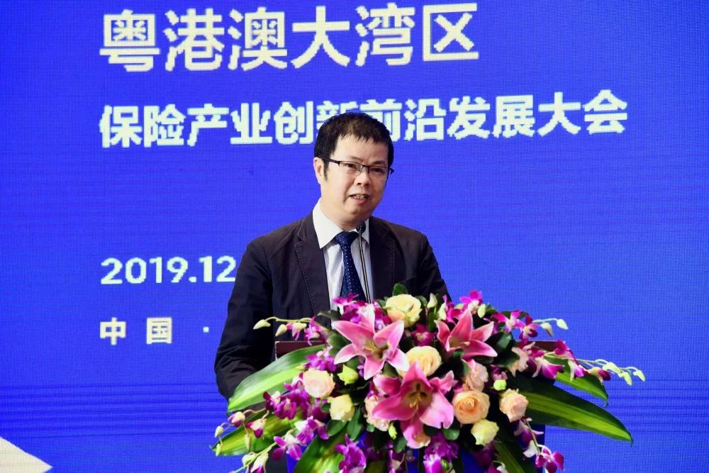 首先,中国银保监会佛山监管分局局长李建平为大会开幕致辞.