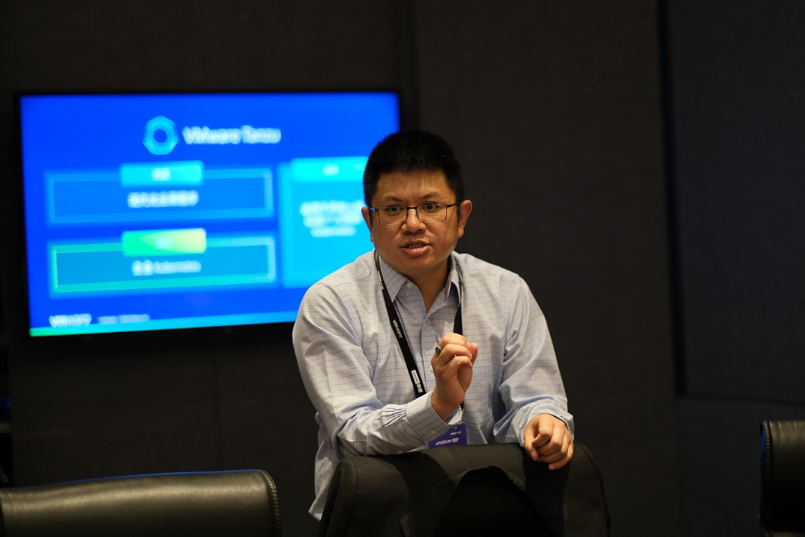 vmware大中华区战略发展副总裁李映博士认为:整个vmware的创新速度在