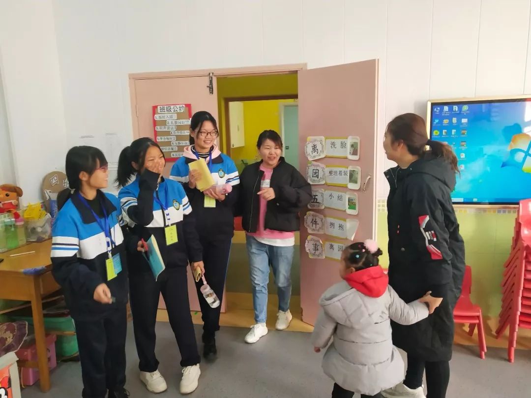 实践学习促成长东城区实验幼儿园迎许昌科技学校学生见习活动